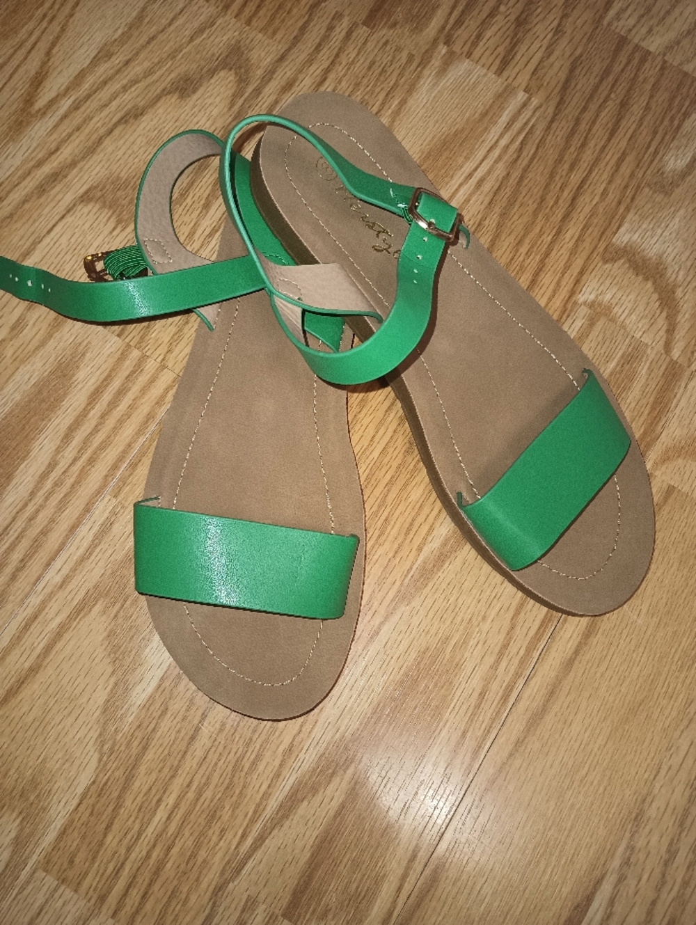 NWOT Herstyle Sandals. Emerald Green. Women's 8